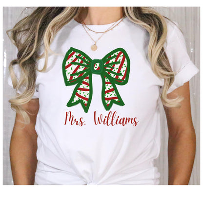 Personalized Christmas Bow Graphic Tee, Holiday Shirt, Unisex T-Shirt for Festive Gatherings, Gift Idea for Her, Custom Name Tee